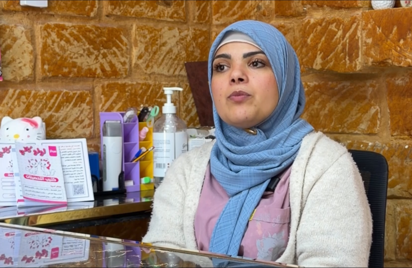 حين تتحول الرحمة إلى فكرة.. السورية حنين محمد تؤسس عالما للقطط في ليبيا