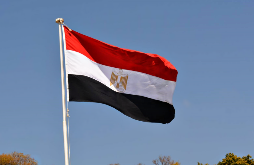 “سابوها مفلسة”.. إعلامي مصري يرد على منتقدي ارتفاع الديون (فيديو)