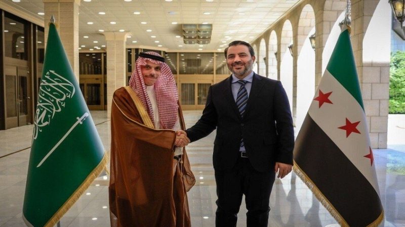 بن فرحان يبحث المستجدات السورية مع الشيباني