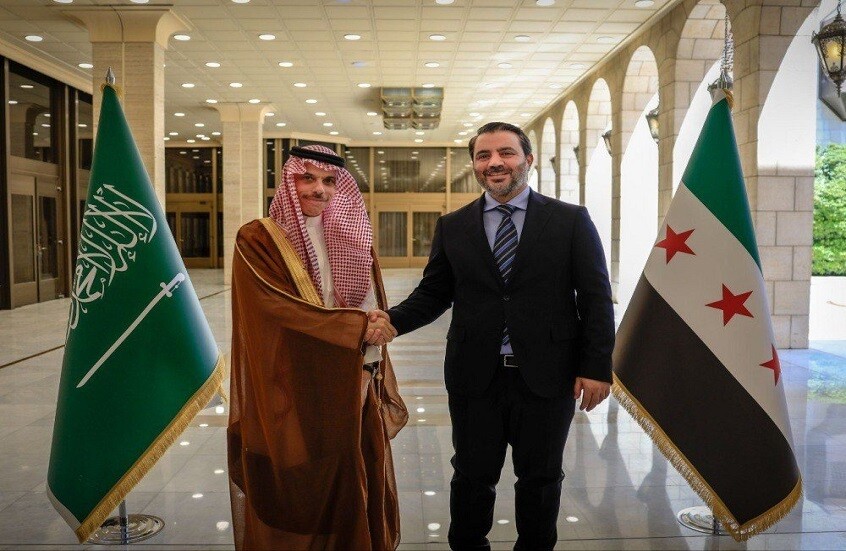 بن فرحان يبحث المستجدات السورية مع الشيباني