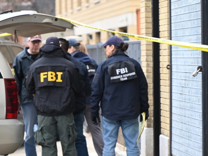 عقب حادثة منيابوليس.. قوات اتحادية تطلق النار على شخصين في بورتلاند الأمريكية