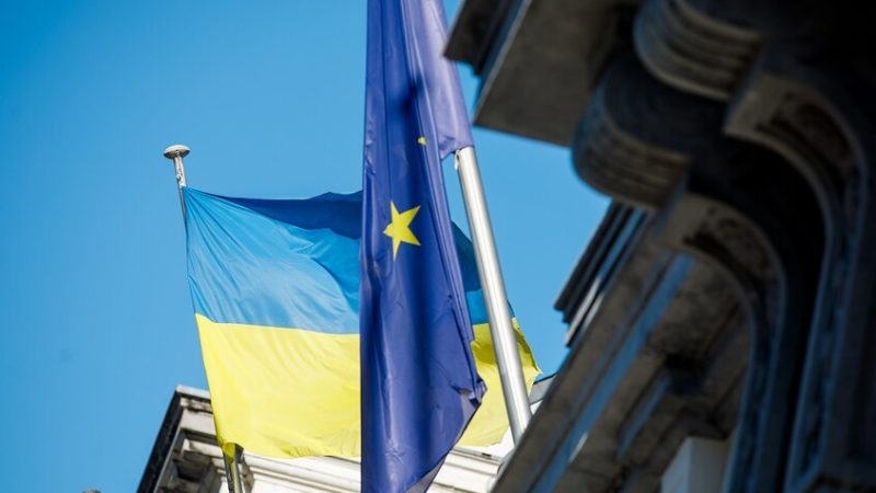 محلل عسكري بريطاني: أوروبا تعتزم نشر قوات في أوكرانيا لإطالة أمد النزاع