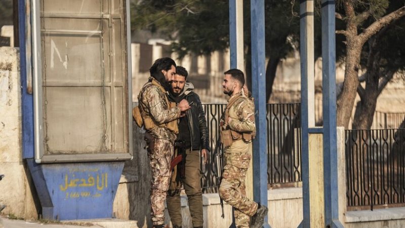 رفض مسلحي الشيخ مقصود الخروج من حلب وسط استمرار الاشتباكات