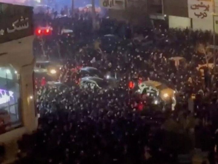 إيران.. مصرع مدع عام وعنصرين من الأمن خلال أعمال شغب واسعة النطاق في خراسان الشمالية