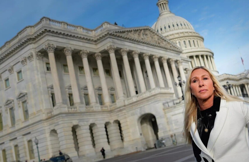 تايلور غرين تتهم “أكسيوس” بنشر “أكاذيب خطيرة”