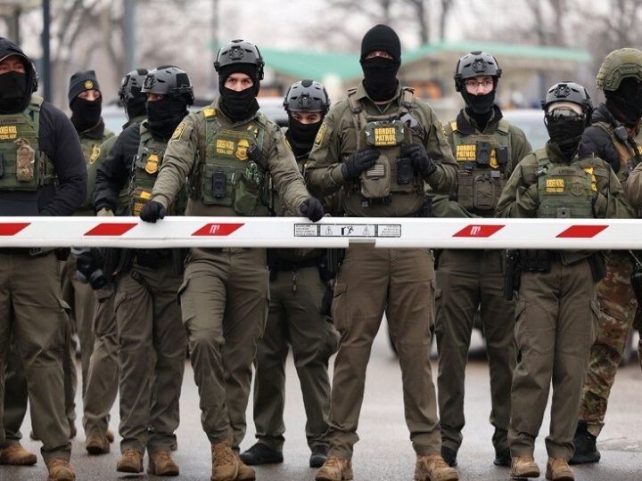 استطلاع للرأي: أكثر من نصف الأمريكيين لا يؤيدون عمل إدارة الهجرة والجمارك ويدعمون الاحتجاجات