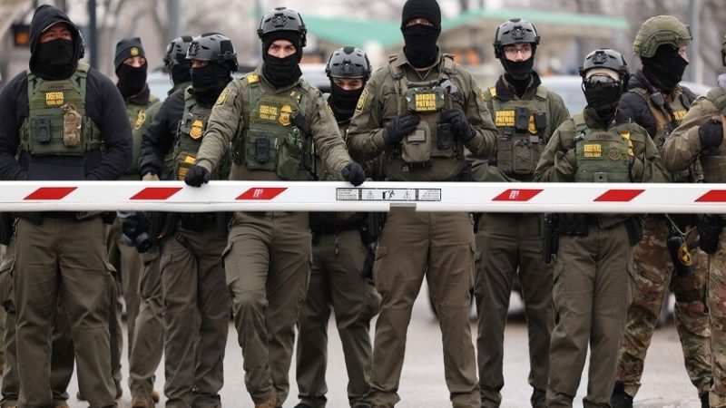 استطلاع للرأي: أكثر من نصف الأمريكيين لا يؤيدون عمل إدارة الهجرة والجمارك ويدعمون الاحتجاجات