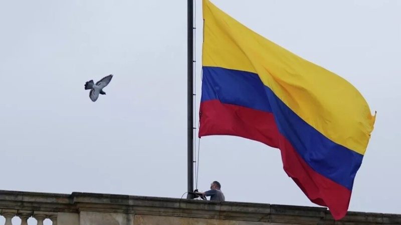 زعيم المتمردين الكولومبيين يدعو إلى تشكيل “جبهة موحدة” ضد التهديد الأمريكي