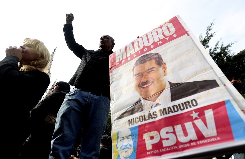 “واشنطن بوست”: الفاتيكان طلب من الولايات المتحدة السماح لمادورو بالمغادرة إلى روسيا