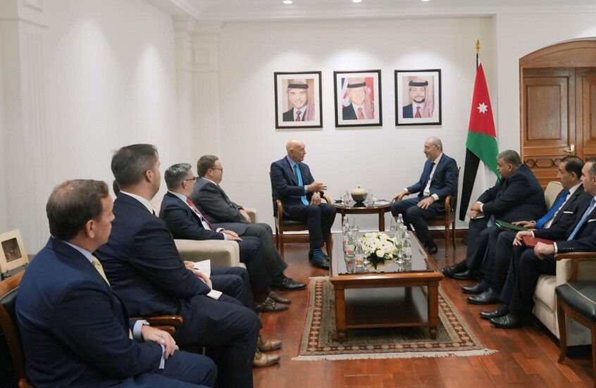 الصفدي وباراك يؤكدان التزام عمان وواشنطن في دعم جهود وقف إطلاق النار والانسحاب السلمي لـ”قسد” من حلب