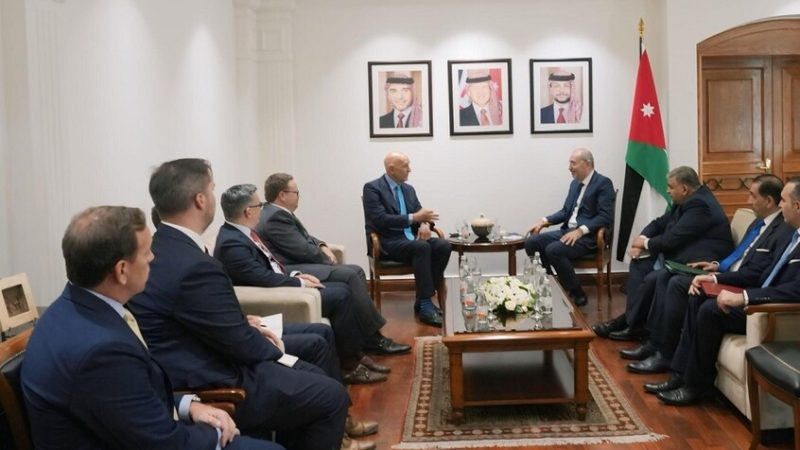 الصفدي وباراك يؤكدان التزام عمان وواشنطن في دعم جهود وقف إطلاق النار والانسحاب السلمي لـ”قسد” من حلب