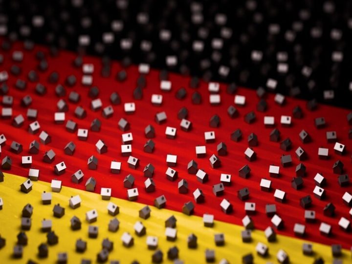 استطلاع: 21% من سكان ألمانيا يفكرون في الهجرة والتمييز يدفع المهاجرين للمغادرة