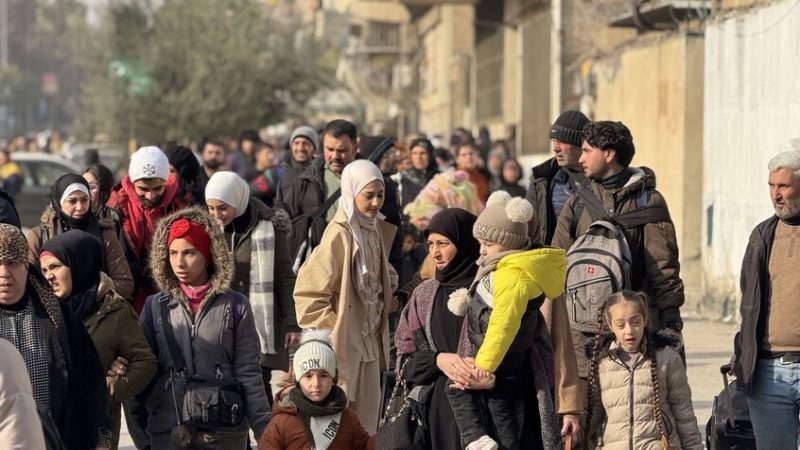 ماكرون يتصل بالشرع.. الأكراد يحذرون من “مجزرة” في حي الشيخ مقصود