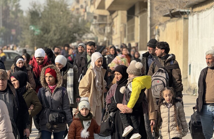 ماكرون يتصل بالشرع.. الأكراد يحذرون من “مجزرة” في حي الشيخ مقصود