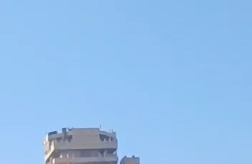 سوريا.. استهداف مبنى محافظة حلب بطائرة مسيرة (فيديو)