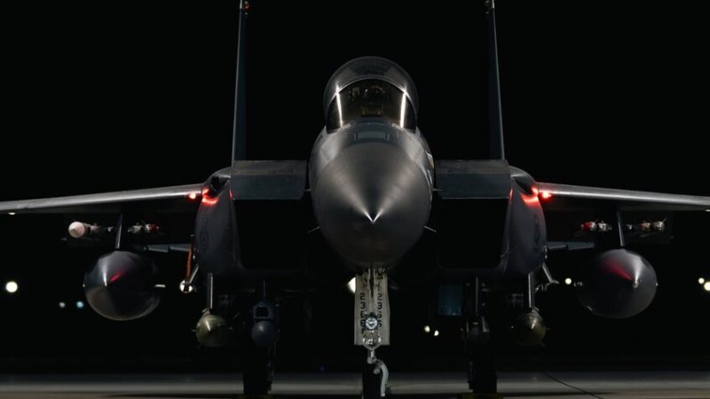 الجيش الأمريكي يعلن تنفيذ عدة ضربات على أهداف لـ”داعش” في أنحاء سوريا (صور + فيديو)