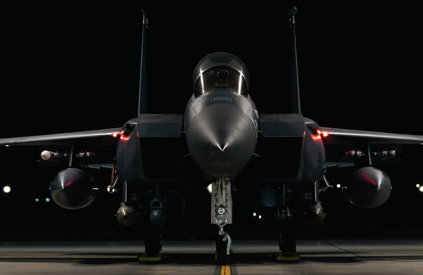 الجيش الأمريكي يعلن تنفيذ عدة ضربات على أهداف لـ”داعش” في أنحاء سوريا (صور + فيديو)