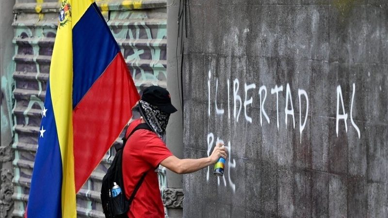 الولايات المتحدة تحث مواطنيها على مغادرة فنزويلا “فورا”