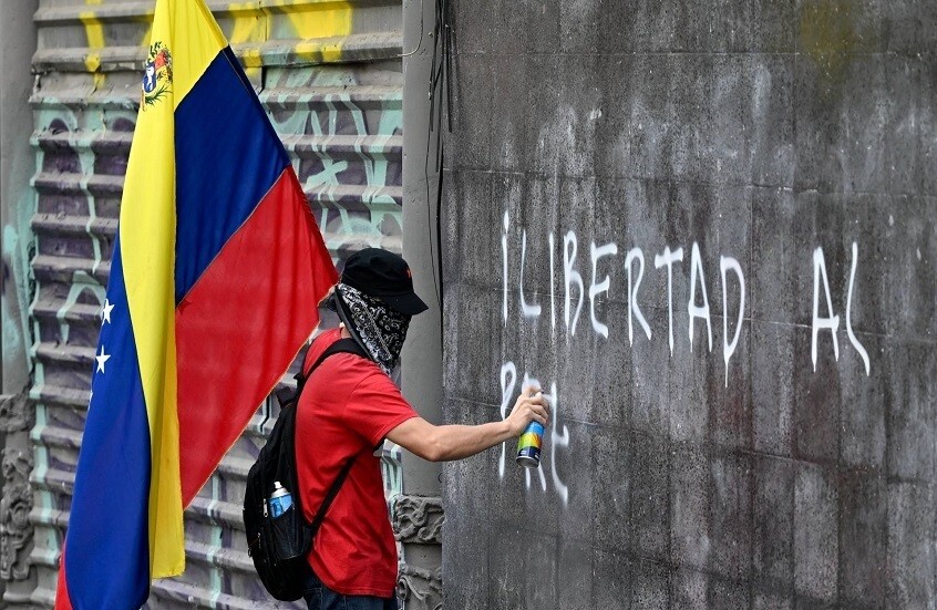 الولايات المتحدة تحث مواطنيها على مغادرة فنزويلا “فورا”