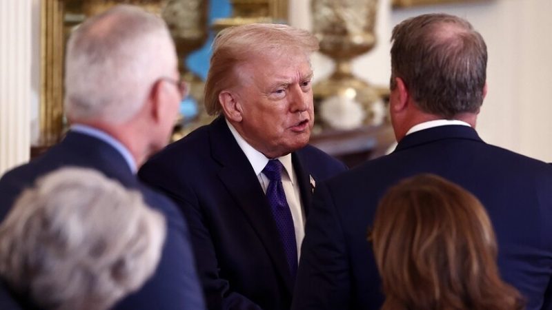 “نيويورك تايمز”: ترامب يدرس بجدية الموافقة على شن هجوم على إيران بعد إطلاعه على الخيارات المحتملة