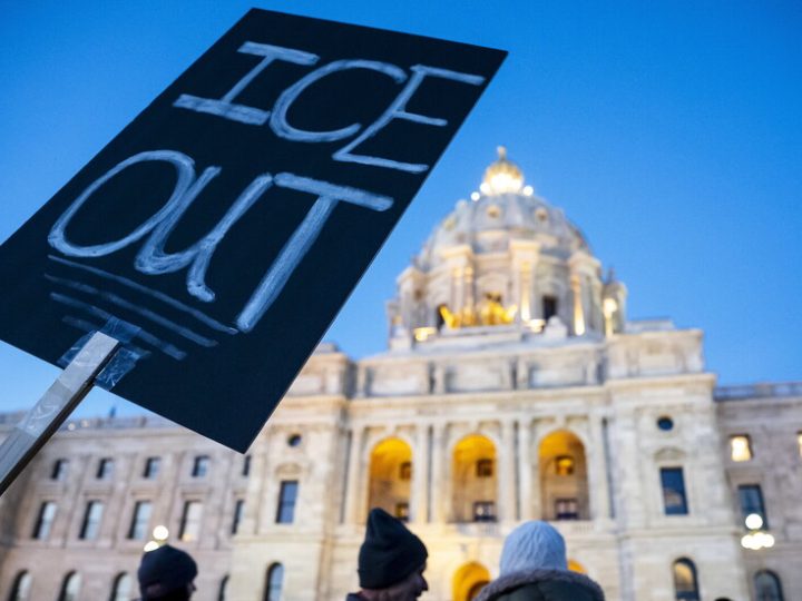 بينهم عرب.. واشنطن تكشف قائمة “أخطر المجرمين الأجانب” الموقوفين في حملة أمنية بولاية مينيسوتا