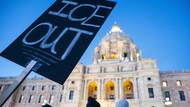 بينهم عرب.. واشنطن تكشف قائمة “أخطر المجرمين الأجانب” الموقوفين في حملة أمنية بولاية مينيسوتا