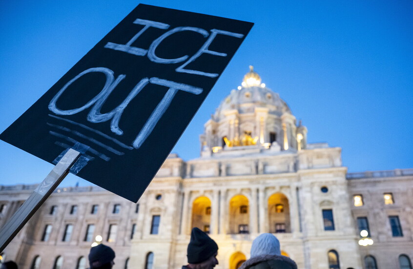 بينهم عرب.. واشنطن تكشف قائمة “أخطر المجرمين الأجانب” الموقوفين في حملة أمنية بولاية مينيسوتا