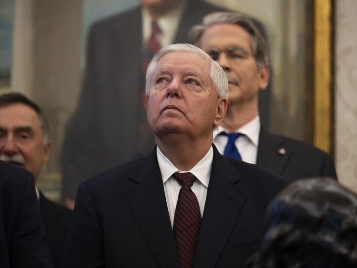 ليندسي غراهام مشيدا باحتجاجات إيران: “المساعدة في الطريق”