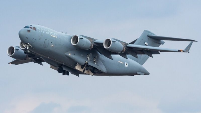 تقارير: الصومال يحظر الطيران العسكري الإماراتي من أجوائه عقب “تهريب” الزبيدي