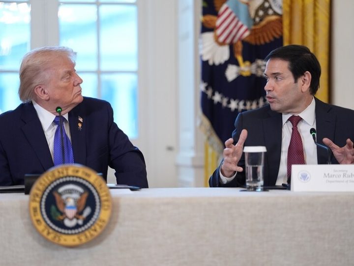 ترامب يعلق على فكرة جعل روبيو رئيسا لكوبا