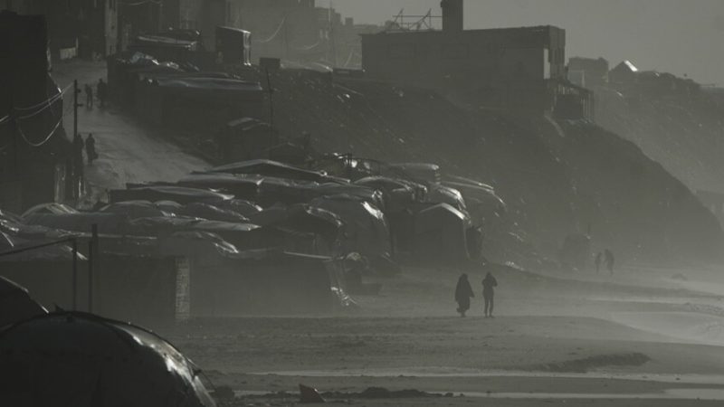 مكتب غزة الحكومي: وفاة 21 فلسطينيا بسبب البرد في مخيمات النزوح القسري منذ بداية الحرب على القطاع