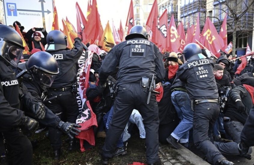 آلاف الألمان يحيون ذكرى اغتيال روزا لوكسمبورغ وكارل ليبكنشت في برلين