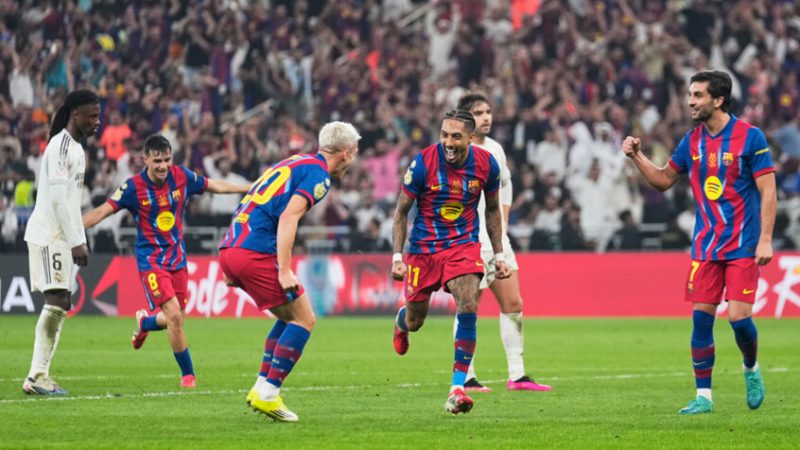 برشلونة يهزم ريال مدريد ويتوج بكأس السوبر الإسباني (فيديو)