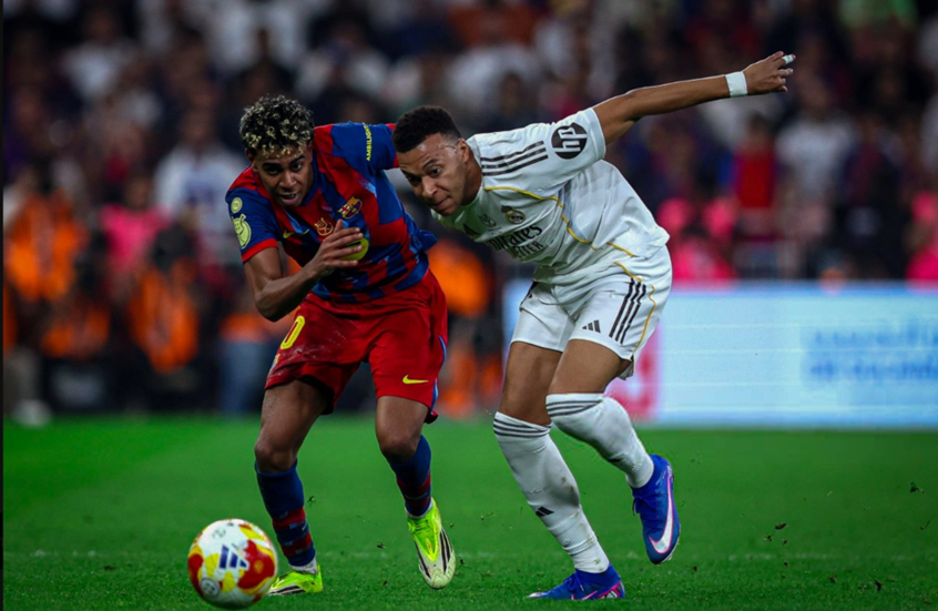 مبابي يسقط لامين جمال ويتسبب في طرد دي يونغ في “كلاسيكو السوبر” (فيديو)