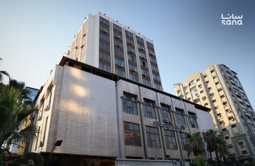 اختراق موقع الوزارة السورية للإعلام ورفع علمي “قسد” وكردستان (صورة)