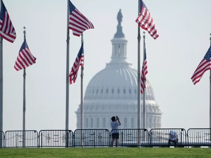 مساعدة بايدن السابقة: المثليون والمتحولون جنسيا جعلوا الولايات المتحدة أضحوكة