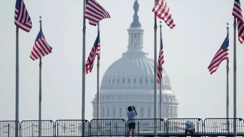 مساعدة بايدن السابقة: المثليون والمتحولون جنسيا جعلوا الولايات المتحدة أضحوكة