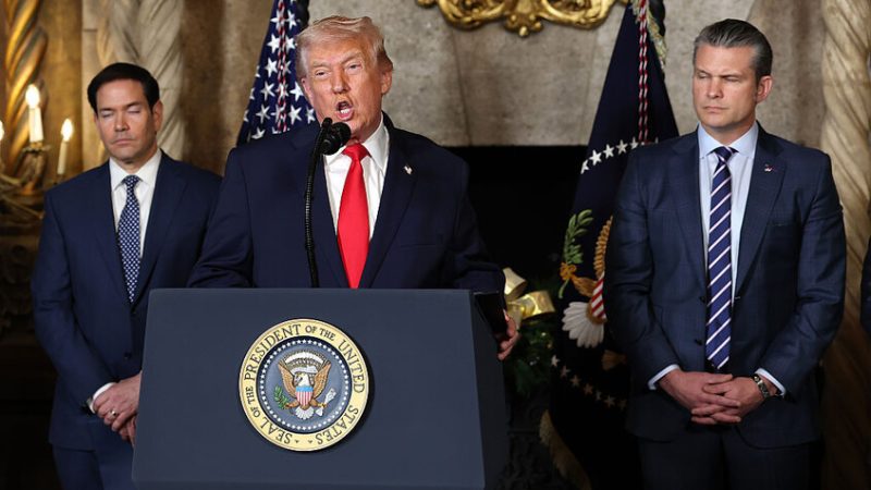 “وول ستريت جورنال”: ترامب يناقش عملية محتملة ضد إيران مع روبيو وهيغسيث