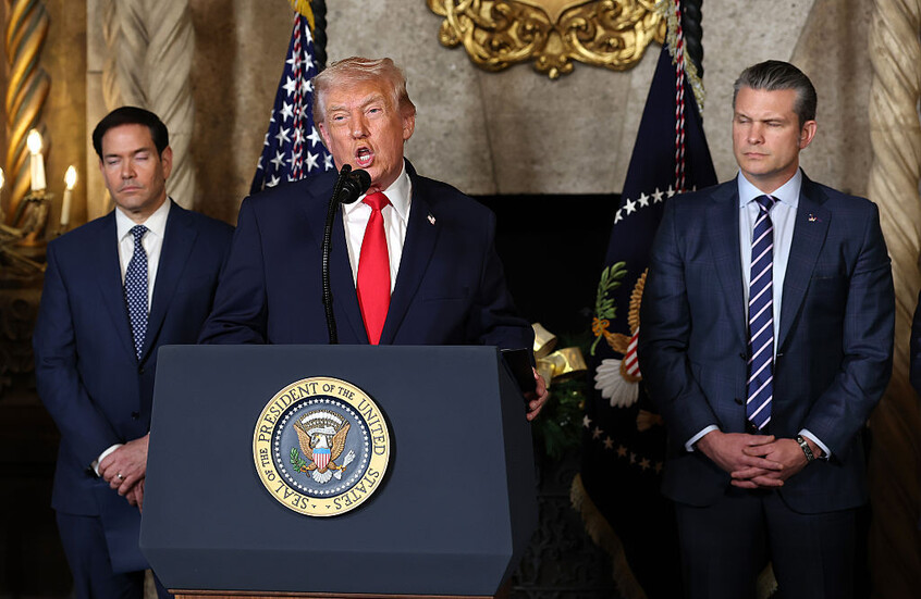 “وول ستريت جورنال”: ترامب يناقش عملية محتملة ضد إيران مع روبيو وهيغسيث