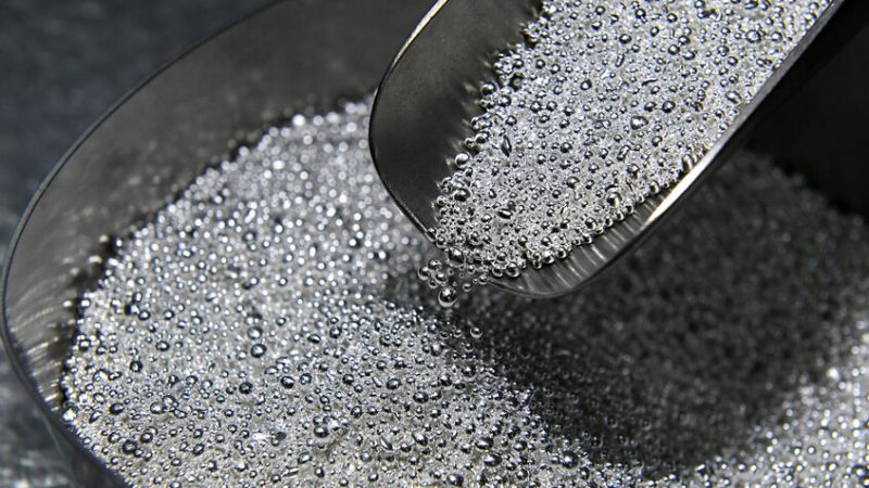 سعر الفضة يكسر حاجز 85 دولارا لأول مرة في التاريخ