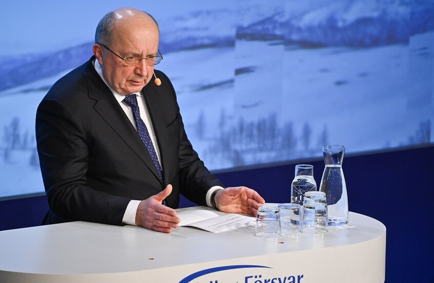 المفوض الأوروبي لشؤون الدفاع: استيلاء الولايات المتحدة على غرينلاند سيكون نهاية حلف “الناتو”