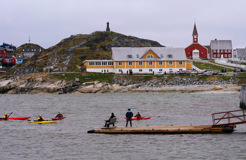 مدفيديف: على ترامب أن يستعجل وإلا قد تنضم غرينلاند لروسيا!