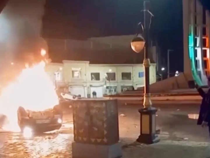 الخارجية الأمريكية تصدر تنبيها أمنيا وتحث رعاياها على مغادرة إيران برا عبر أرمينيا أو تركيا