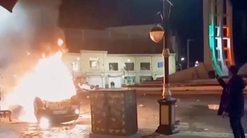 الخارجية الأمريكية تصدر تنبيها أمنيا وتحث رعاياها على مغادرة إيران برا عبر أرمينيا أو تركيا