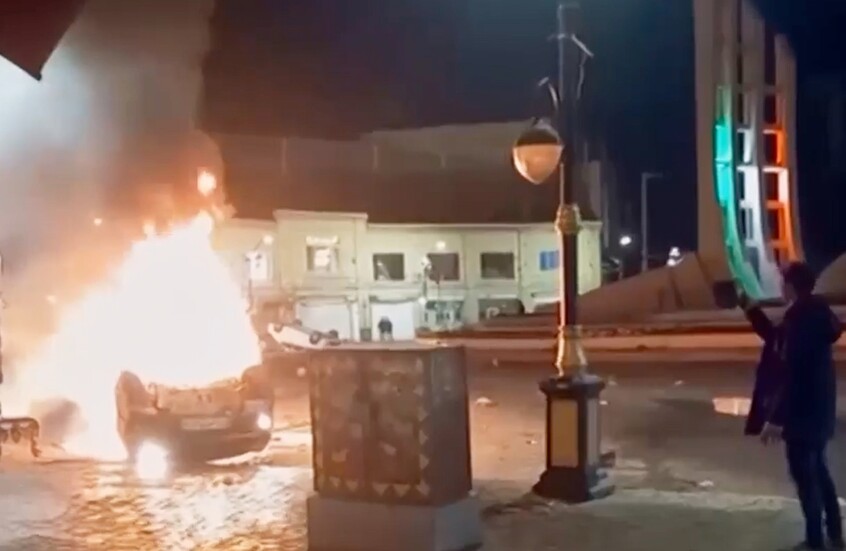 الخارجية الأمريكية تصدر تنبيها أمنيا وتحث رعاياها على مغادرة إيران برا عبر أرمينيا أو تركيا