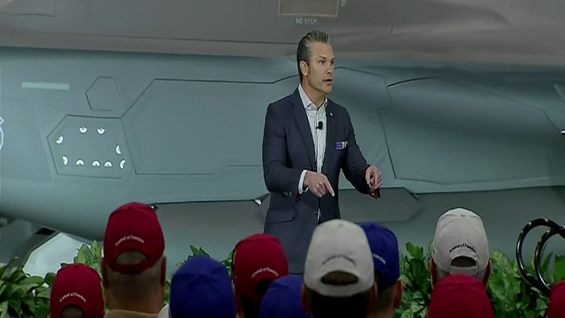 هيغسيث: الرجال الذين يرتدون الفساتين لن يشتتوا انتباه الجيش بعد الآن