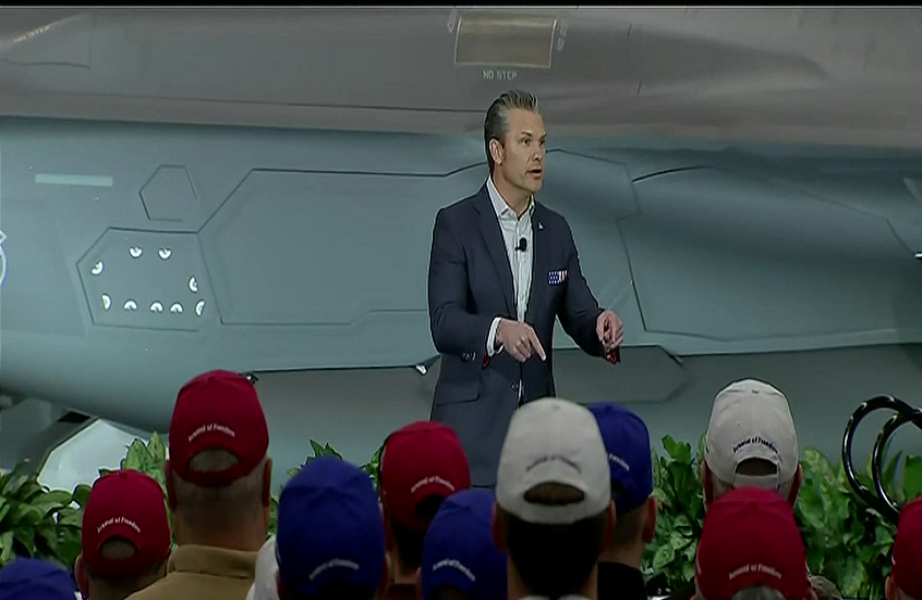 هيغسيث: الرجال الذين يرتدون الفساتين لن يشتتوا انتباه الجيش بعد الآن