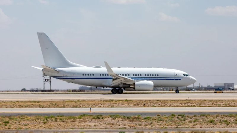 تصنف كجريمة حرب وخيانة.. البنتاغون استخدم طائرة مموهة في أول هجوم شنه على قارب مخدرات (صور)