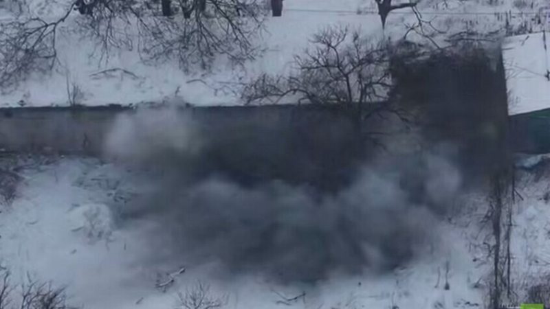 الدفاع الروسية: القضاء على جنود أوكرانيين حاولوا رفع العلم بدوافع دعائية قرب كراسنوأرميسك (فيديو)