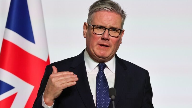 لقمع المحتوى الإباحي.. ستارمر يهدد بالسيطرة على روبوت الدردشة الذكي “غروك” لإيلون ماسك